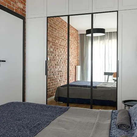 Close * فروتسواف