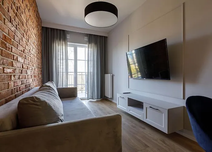 Close * فروتسواف