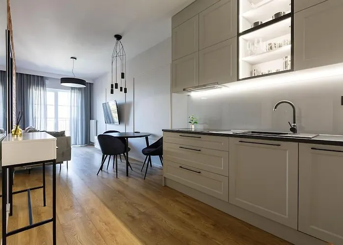 Close * فروتسواف