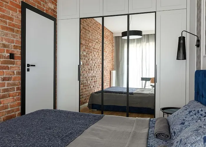 Close * فروتسواف