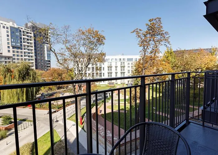 Close * فروتسواف